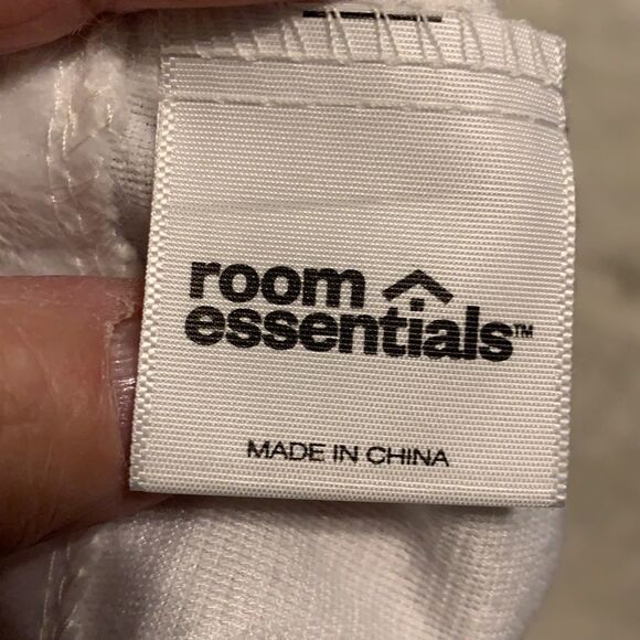 Room Essentials Queen faux fur pillow sham and/or pillowcase - Picture 5 of 7